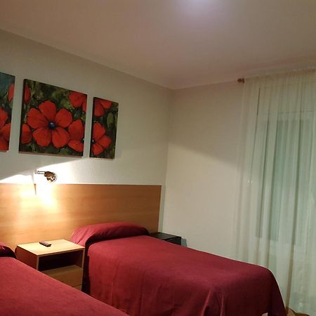 Pension Laforja บาร์เซโลนา ภายนอก รูปภาพ